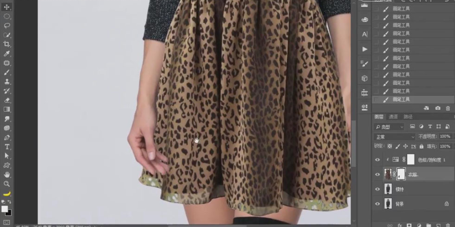 如何用PS把照片里的衣服P掉?